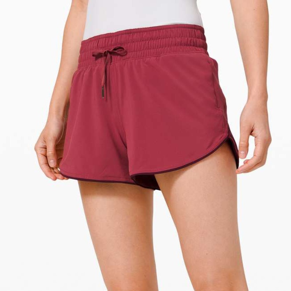 NWT Choose a Side Short 3”